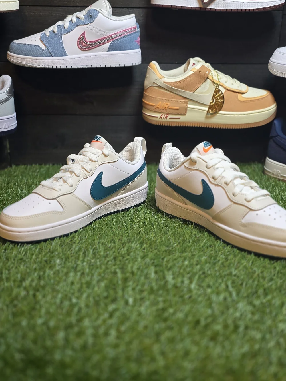 Nike Men’s Low-Top Casual Sneakers - White with Teal Swoosh